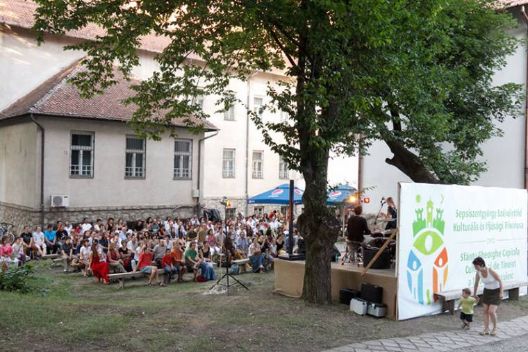 A Meszesek című filmet vetítik a múzeumkertben