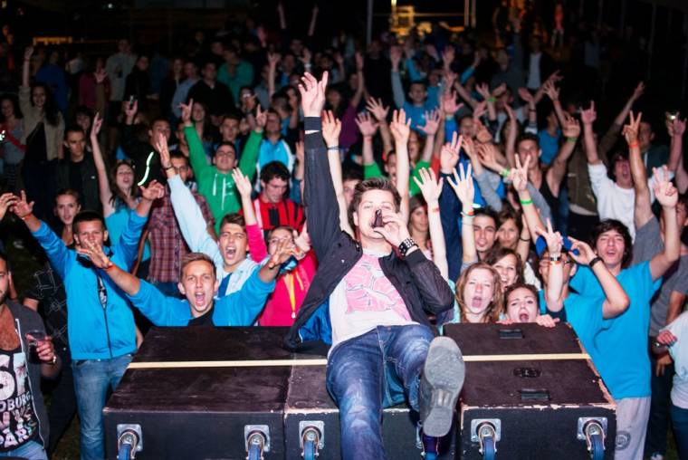 SIC Feszt Ocho Machóval, Intim Torna Illegállal