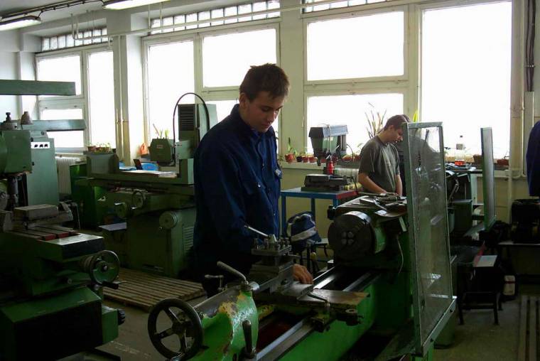 Fontos a szakiskolák újraindítása