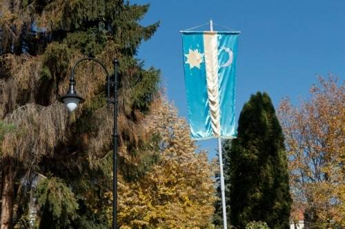 Tüntetnek a székely zászló levétele ellen