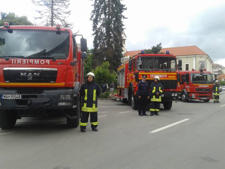 Új tűzoltóautókat adtak át Sepsiszentgyörgyön