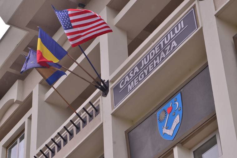 Amerikai politikai attasék közbenjárását kérték a jogérvényesítésért