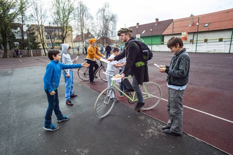 Üzen a színház Sepsiszentgyörgyön