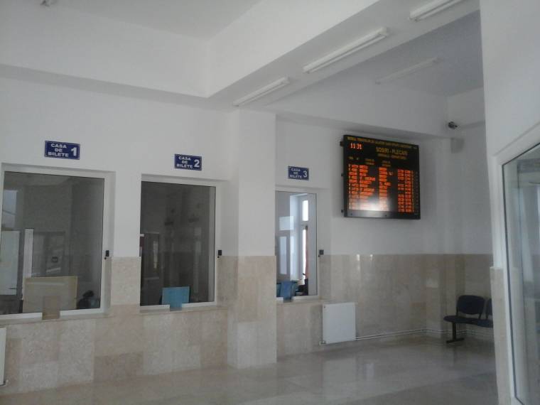 Tiltakoznak a kétnyelvűség hiánya miatt az EMI-sek