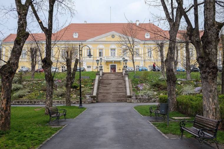 Lassan halad a megyei könyvtár épületének felújítása