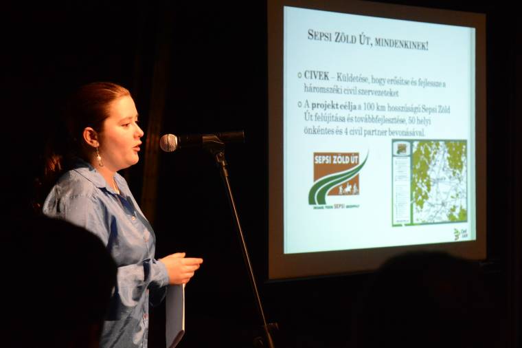 Civil licit harmadszorra