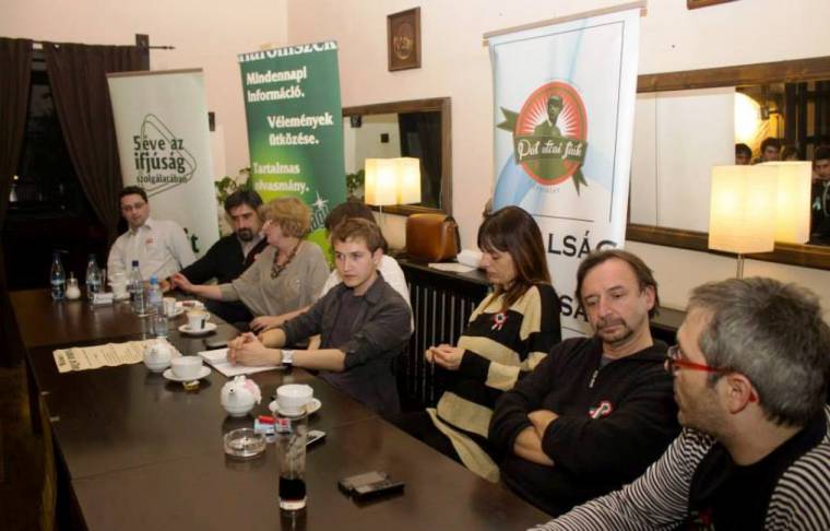 Találkozás a sajtó és a fiatalok között