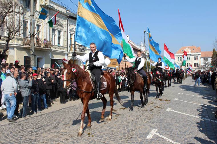 Semjén: azt kérjük, ami másoknak is megvan!