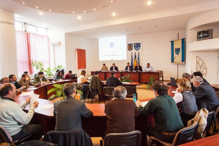 Öt gépkocsit vásárolnak