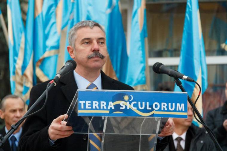 Bocsánatot kért a Tamás Sándort megfenyegető férfi