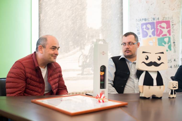 Nemes párlat és Pista bá ajándékként