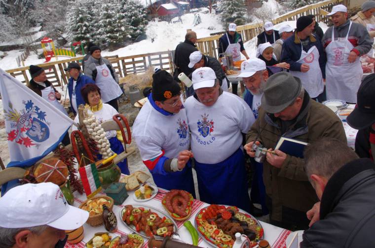 Ingyen buszjárat a disznótoros fesztiválra