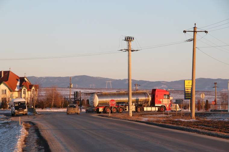 Kiemelt figyelmet fordít a közlekedésrendészet a 11-es országútra