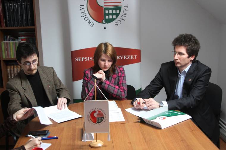 Bocsánatkérést vár az EMNT