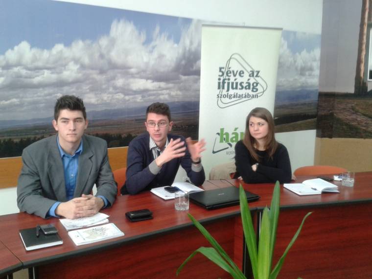 A diákönkormányzatok támogatják az egyenruha bevezetését