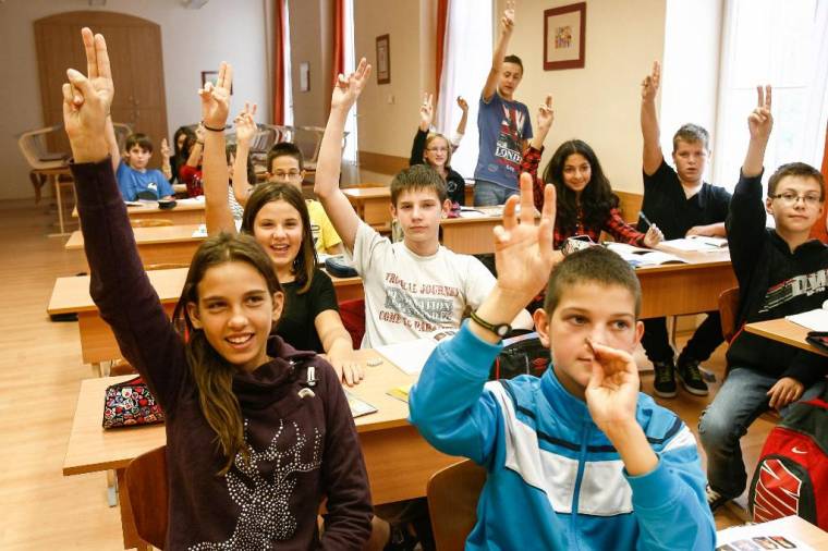 Bevezetnék az egyenruhát a Mikesben