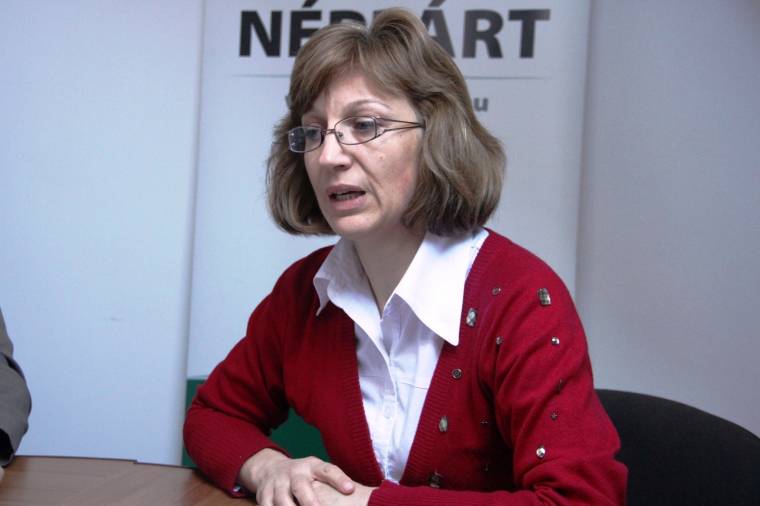 Benedek Erika: tisztulási folyamat volt az EMNP-s képviselők átigazolása