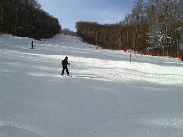 Hatvan kisiskolás sízik Sugásfürdőn