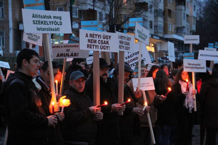 Szellemkamionok szállítják a rönköt a Schweighofernek?