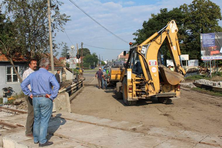 Felújították az oroszfalvi vasúti átjárót