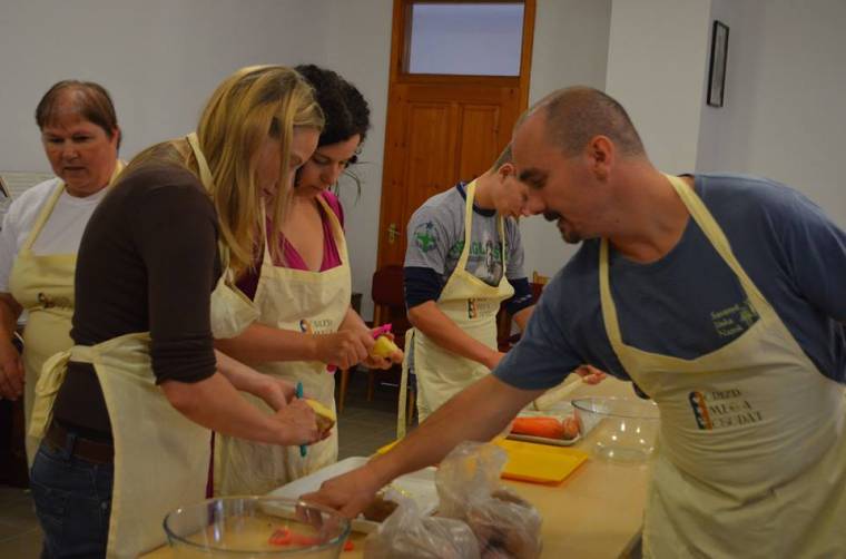 Csernátoni és tótvázsonyi fiatalok a hagyományőrzés nevében