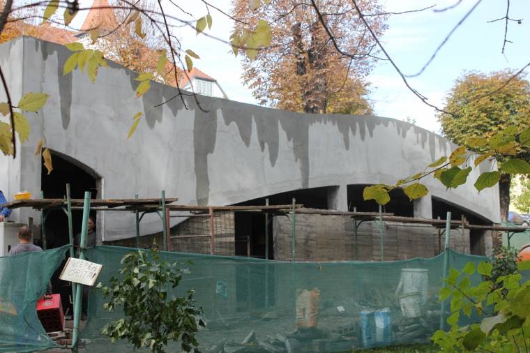 Módosítottak az épülő sepsiszengyörgyi közvécé tervein