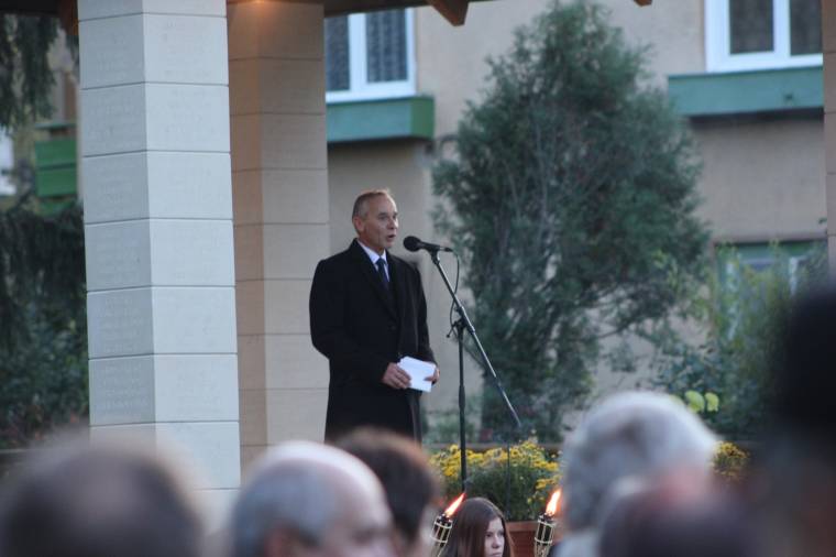 A hősök előtt tisztelegtek az emlékparkban
