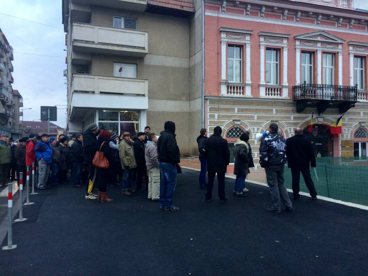 Lájkolók helyett tüntetőket kértek