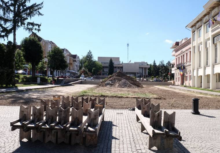 Köztéri installációt készítenek Sepsiszentgyörgy főterére