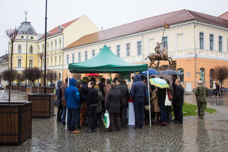Naponta ezer aláírás Antal Árpád polgármester-jelöltségéért
