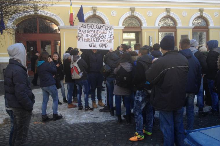 Nem tudta megakadályozni a Néppárt az iskola-összevonást