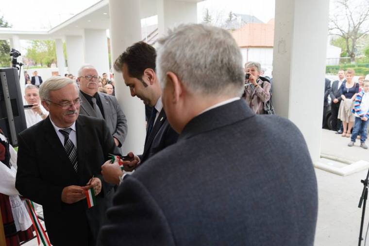 Református kollégium az egykori munkásszálló helyén
