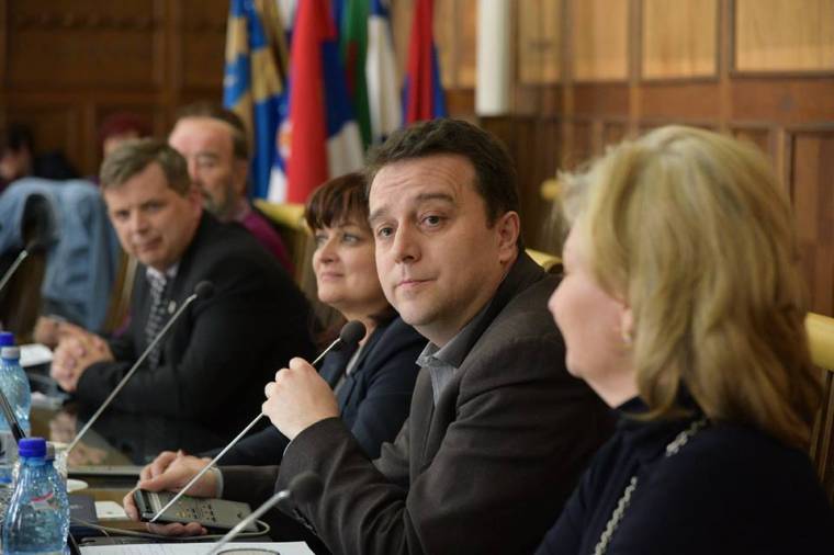 Lezárják a DNA-nak gyanús hitelszerződést Sepsiszentgyörgyön