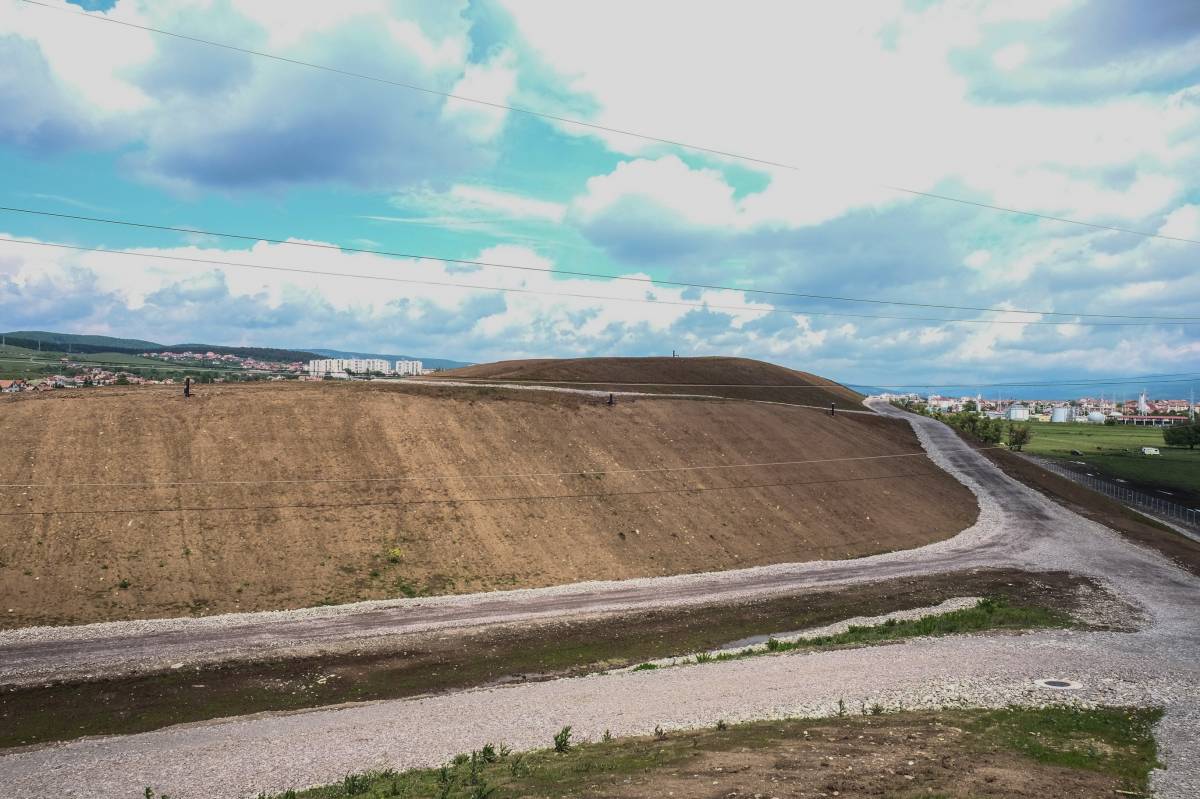 Beindítják a lécfalvi hulladékkezelő központot, így gyakorlatilag a forgalom alatt kell utat építeni. Archív 