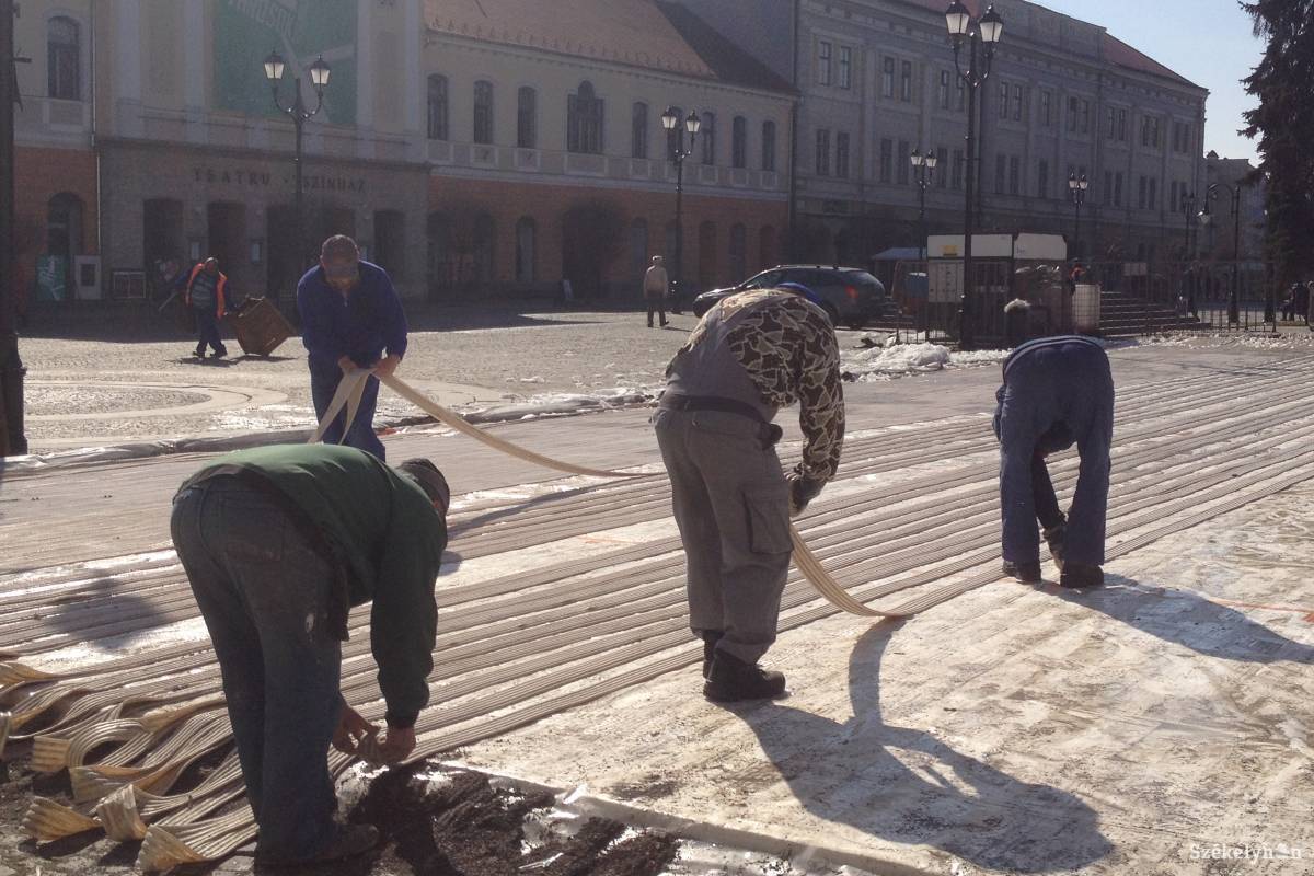 Szétszedés után a központi jégpálya. A Vadász utcaival ellentétben ebben nem tettek kárt a tolvajok &bullet;  Fotó: Bíró Blanka