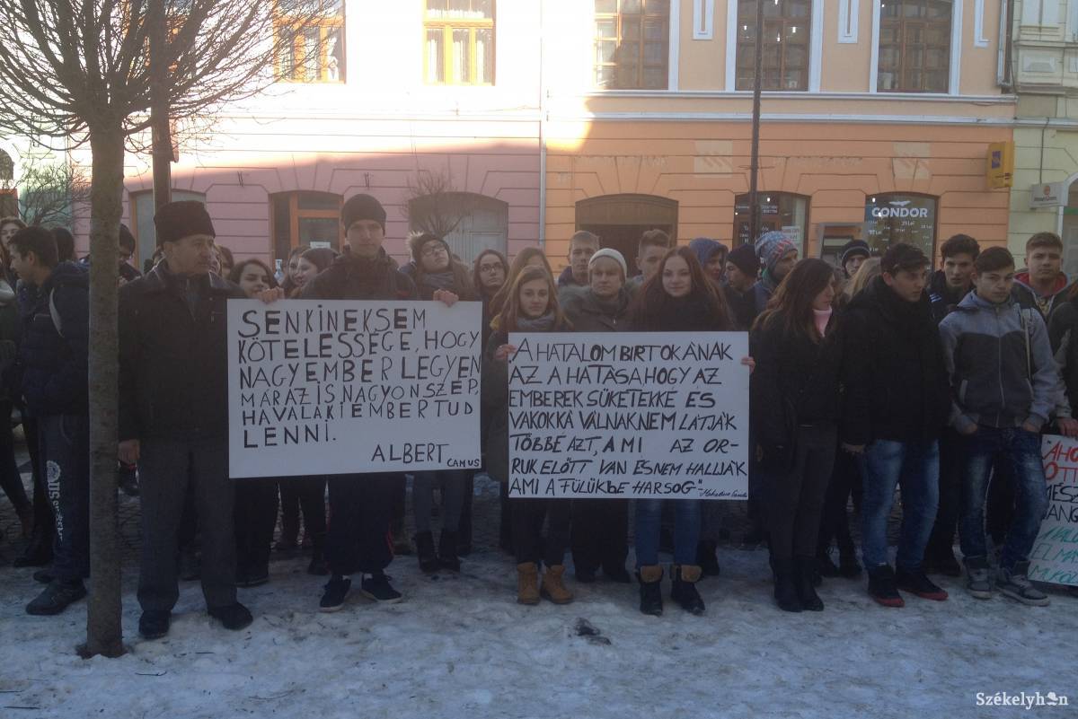 Korábban tüntetést is szerveztek az iskolaösszevonás miatt • Fotó: Bíró Blanka