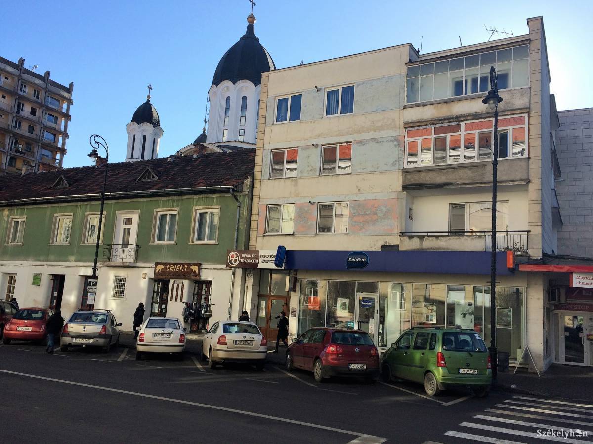 Több épületre is ráférne a homlokzat-felújítás. Önkormányzati támogatással is megvalósítható. Archív •  Fotó: Bíró Blanka
