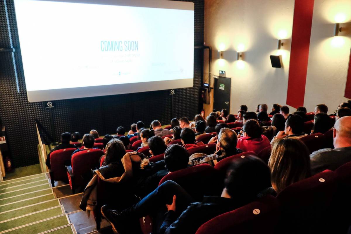 Ingadozik az áramellátás, rontja a filmélményt •  Fotó: Művész Mozi – by Cityplex