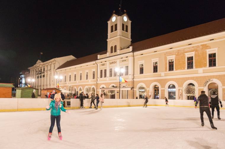 Megoldást keresnek a főtér rendezetlen részére