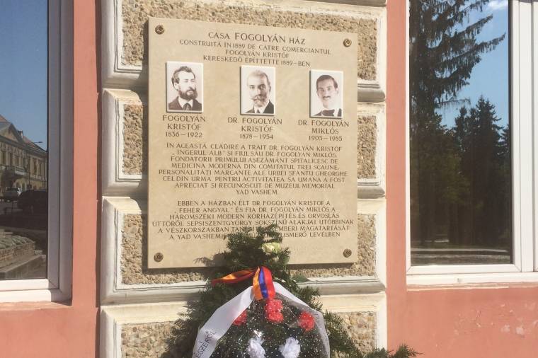 Fogolyán-emléktábla a háromszéki prefektúrán
