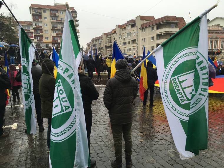 Az autonómianyilatkozat miatt hőzöngött a bukaresti magyar nagykövetség előtt a Noua Dreaptă