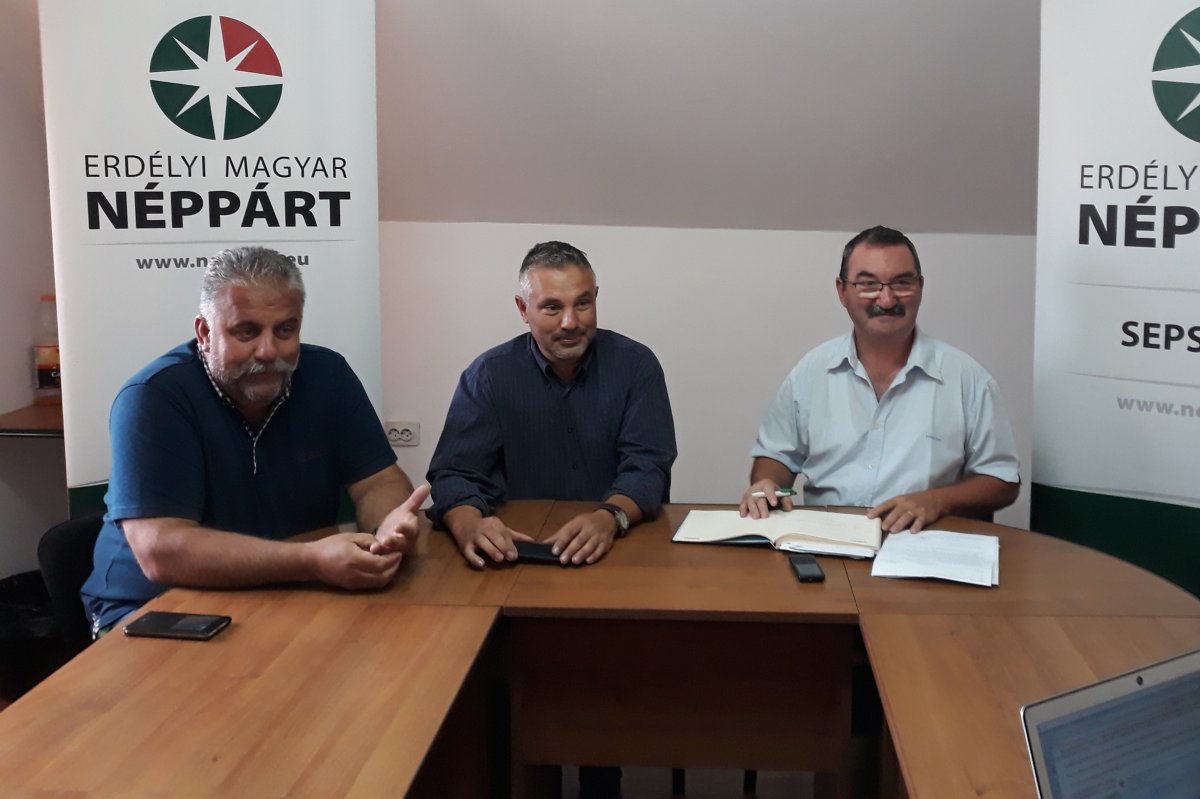 &bullet;  Fotó: EMNP