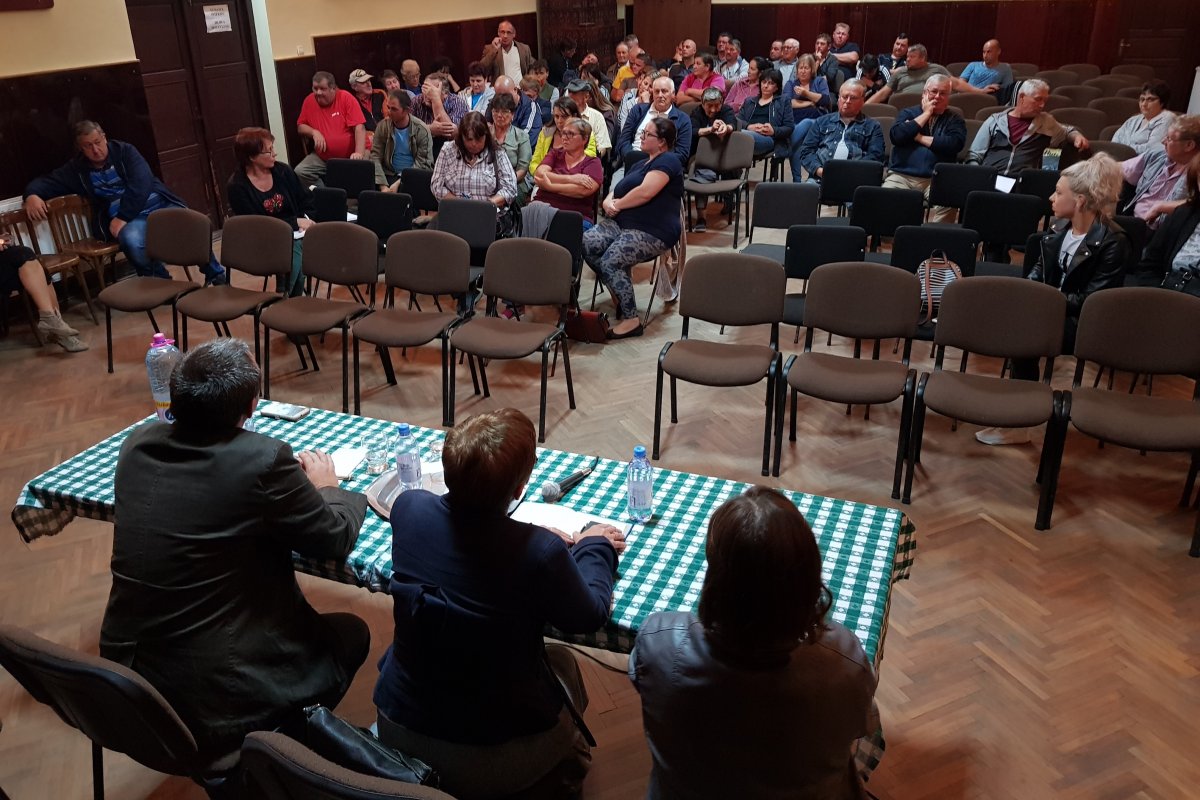 A falugyűlésen. Elutasító volt a többség •  Fotó: Bíró Blanka