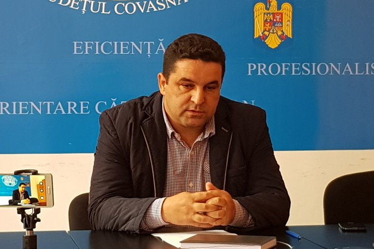 Alprefektusként tér vissza Háromszéken a magyar zászlók kitűzéséért bírságoló Sebastian Cucu