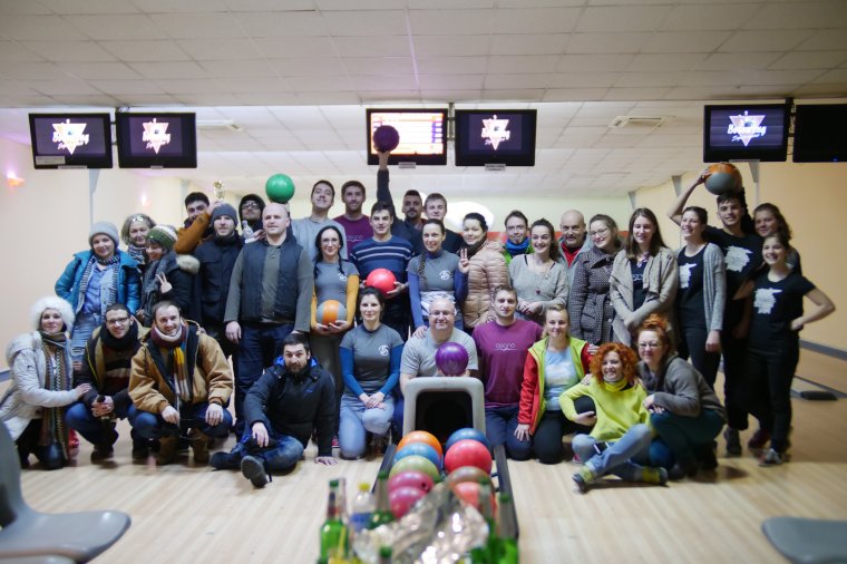 Sepsiszentgyörgyi társulatok tagjai mérték össze bowling-tudásukat