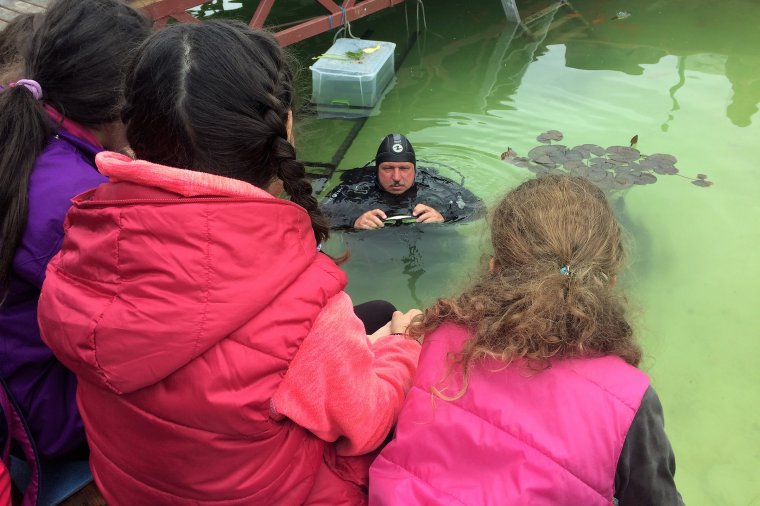 Vízi terápiát kínálnak fogyatékkal élő gyerekeknek Háromszéken