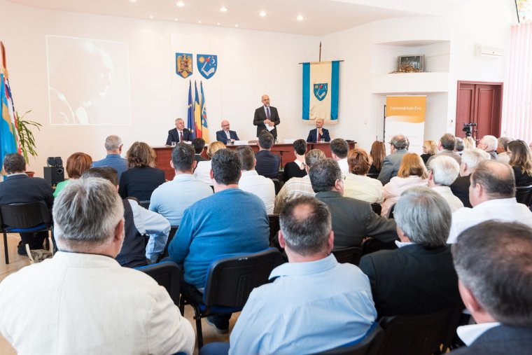 Emlékkonferencia a volt közösségi vezető, Domokos Géza tiszteletére