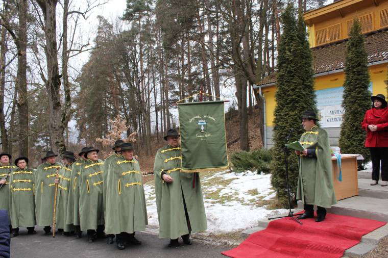Méhészek: a termelőtől kell vásárolni a mézet