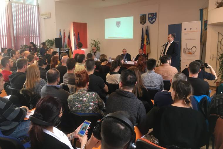Versenyeznek, hogy pénzt adhassanak
