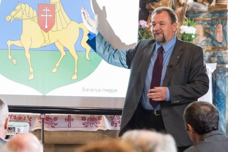 Bukaresti fiókokban fektetik a székelyföldi címereket
